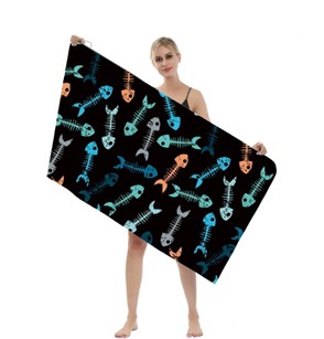 فوطة مايكروفايبر للشاطئ - رسمة عظام سمك